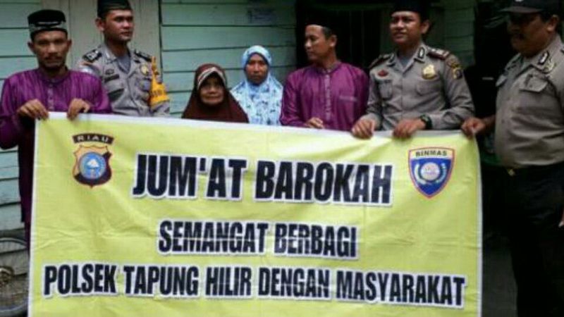 Kapolsek Tapung Hilir Bantu Warga Kurang Mampu
